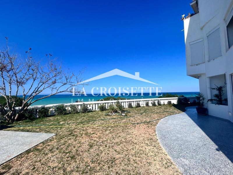 Appartement  S+3 vue sur mer à Gammarth 